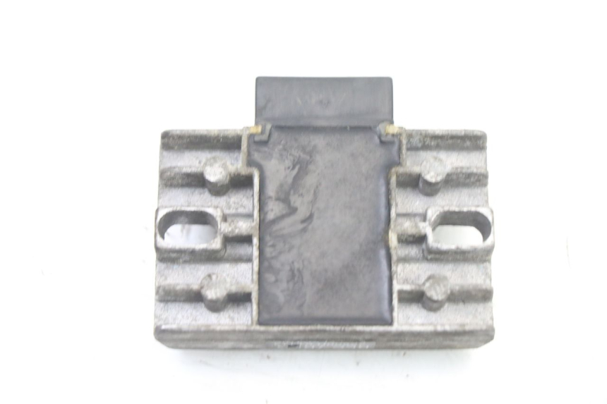 photo de REGULATOR ŁADOWANIA PIAGGIO VESPA GRANTURISMO 125 (2003 - 2007) - Inny kąt widzenia