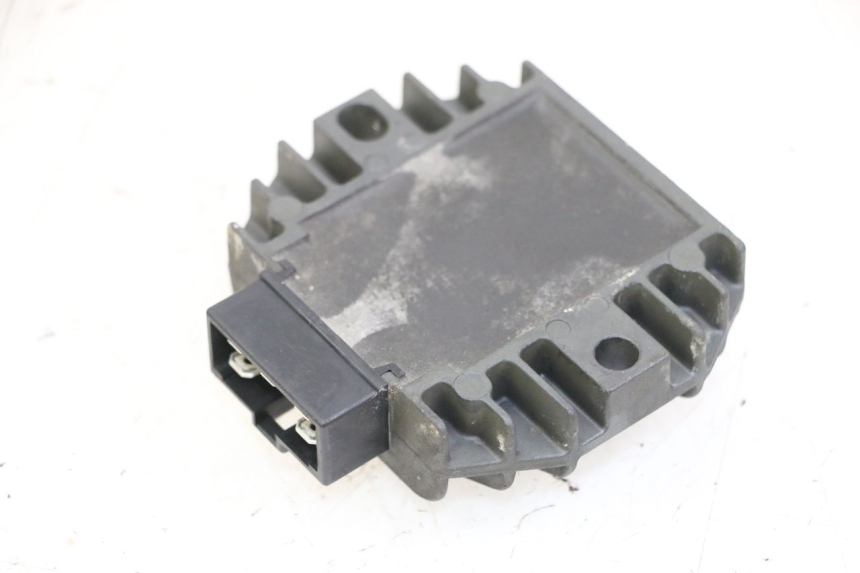 photo de REGULATOR ŁADOWANIA PIAGGIO VESPA GRANTURISMO 200 (2004 - 2005) - Szczegół części