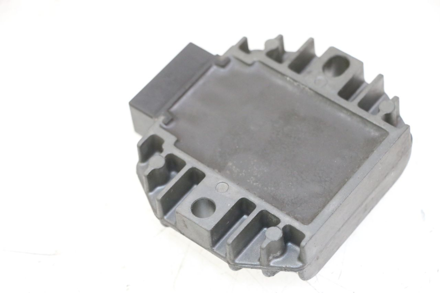 photo de REGULATOR ŁADOWANIA PIAGGIO VESPA LX 150 (2005 - 2013) - Szczegół części