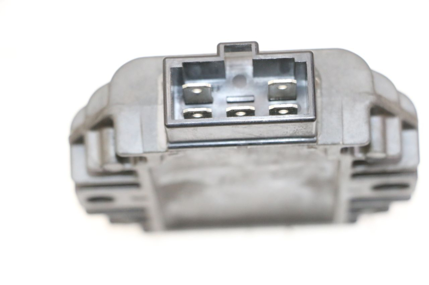 photo de REGULATOR ŁADOWANIA PIAGGIO VESPA LX 150 (2005 - 2013) - Zoom stanu zużycia