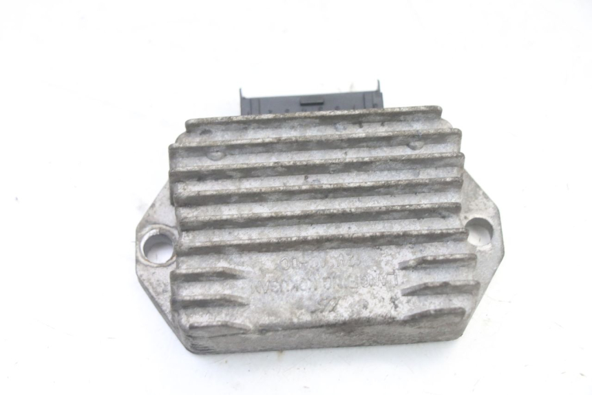 photo de REGULATOR ŁADOWANIA PIAGGIO VESPA S 2T 50 (2007 - 2014) - Szczegół części