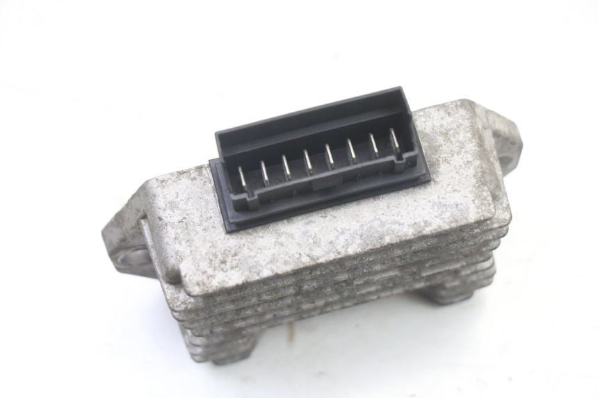 photo de REGULATOR ŁADOWANIA PIAGGIO VESPA S 2T 50 (2007 - 2014) - Zoom stanu zużycia