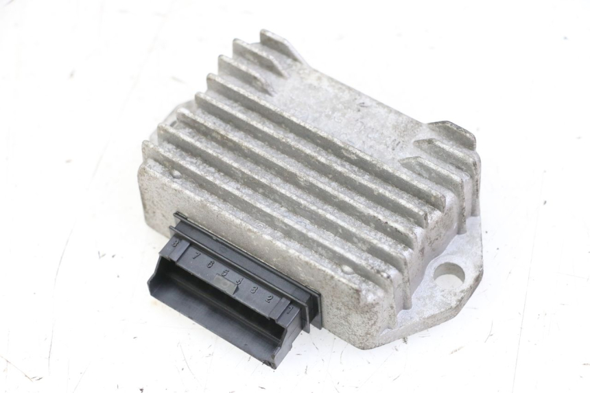 photo de REGULATOR ŁADOWANIA PIAGGIO VESPA S 2T 50 (2007 - 2014) - Widok główny