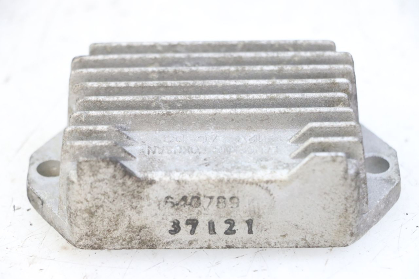 photo de REGULATOR ŁADOWANIA PIAGGIO VESPA S 2T 50 (2007 - 2014) - Inny kąt widzenia