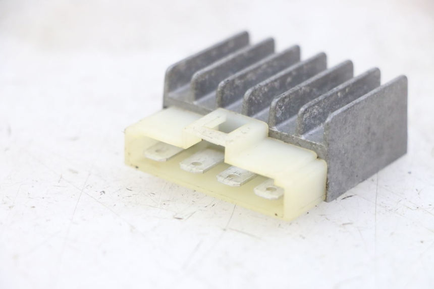 photo de REGULATOR ŁADOWANIA APRILIA RALLY AC 50 (1995 - 2004) - Szczegół części