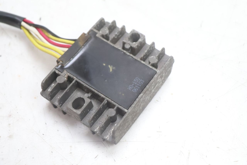 photo de REGULATOR ŁADOWANIA YIYING RETRO 125 (2008 - 2018) - Zbliżenie techniczne