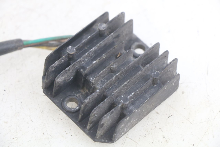 photo de REGULATOR ŁADOWANIA YAMASAKI ROADSTER 50 (2013 - 2018) - Zbliżenie techniczne