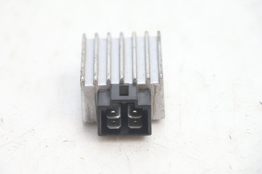 photo de REGULATOR ŁADOWANIA YAMASAKI ROADSTER 50 (2013 - 2018) - Zbliżenie techniczne