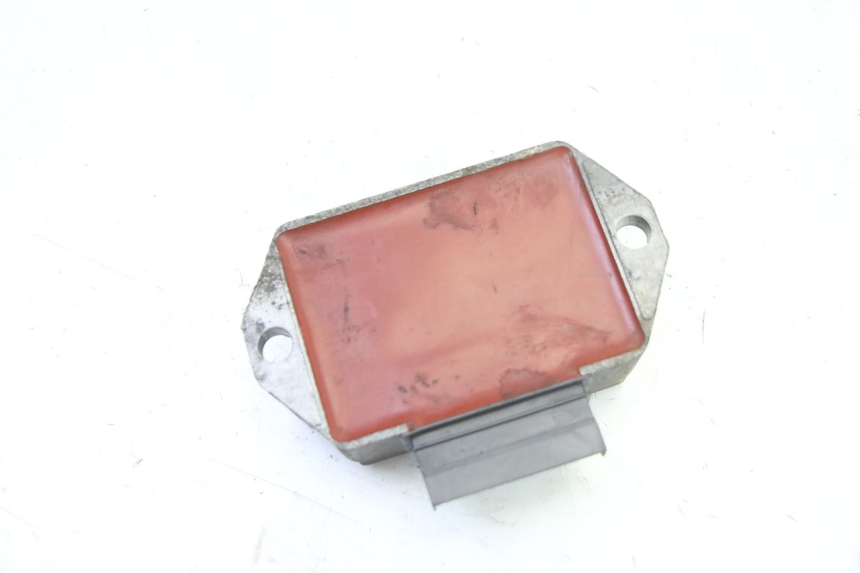 photo de REGULATOR ŁADOWANIA GILERA RUNNER SL 50 (2006 - 2009) - Inny kąt widzenia