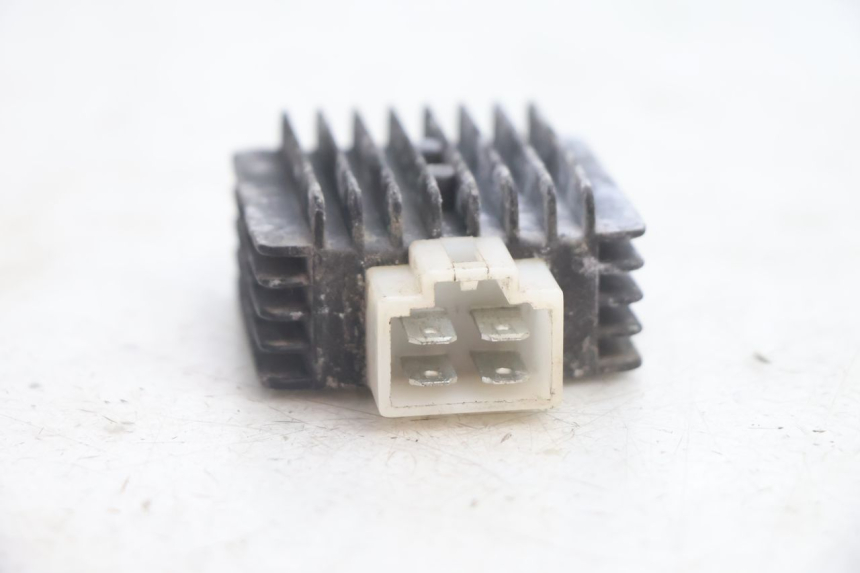 photo de REGULATOR ŁADOWANIA KEEWAY RY6 2T 50 (2011 - 2019) - Zoom stanu zużycia