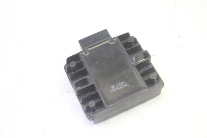 photo de REGULATOR ŁADOWANIA JM MOTORS SANTANA EVO 50 (2024 - 2026) - Zoom stanu zużycia