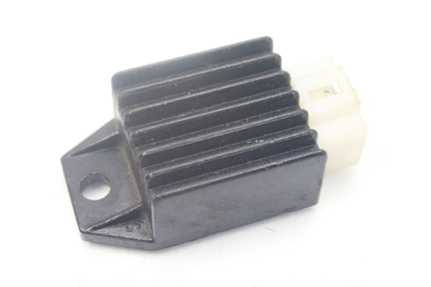 photo de REGULATOR ŁADOWANIA JM MOTORS SANTANA 50 (2014 - 2023) - Zbliżenie techniczne