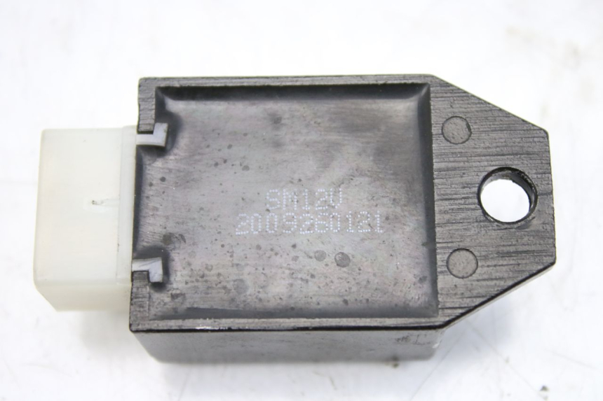 photo de REGULATOR ŁADOWANIA JM MOTORS SANTANA 50 (2014 - 2023) - Inny kąt widzenia