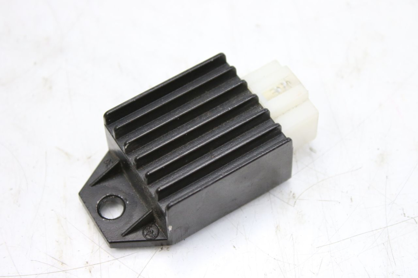 photo de REGULATOR ŁADOWANIA JM MOTORS SANTANA 50 (2014 - 2023) - Zbliżenie techniczne