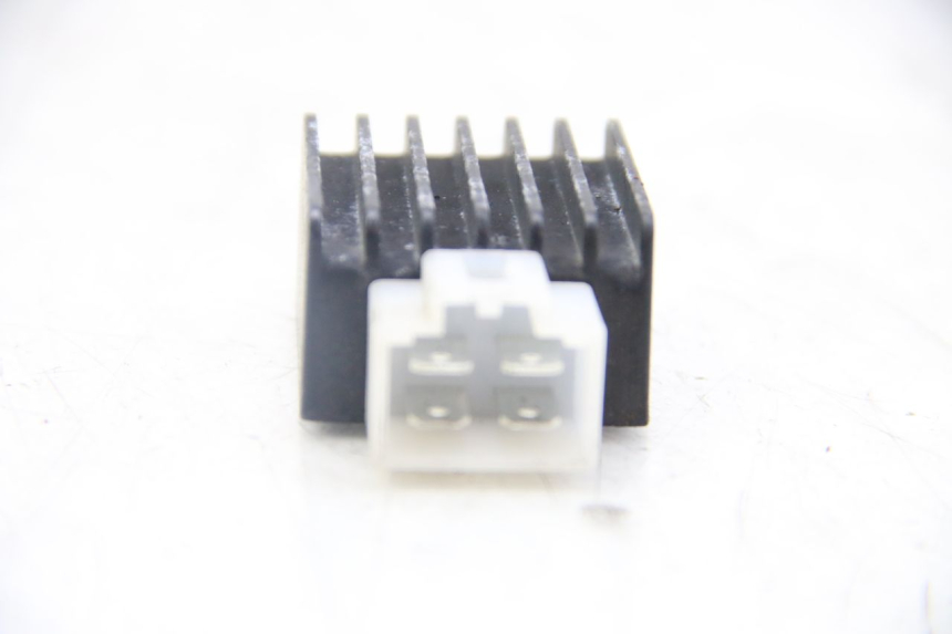 photo de REGULATOR ŁADOWANIA JM MOTORS SANTANA 50 (2014 - 2023) - Inny kąt widzenia