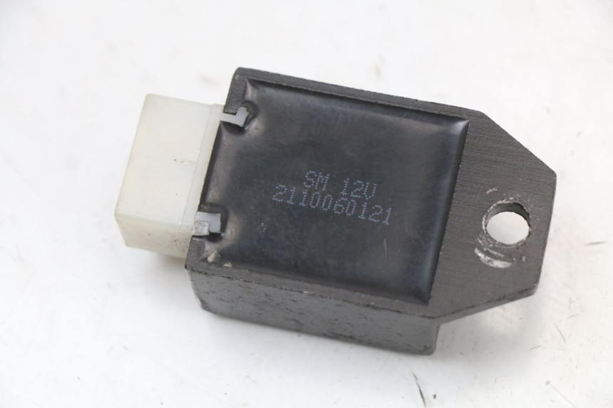 photo de REGULATOR ŁADOWANIA JM MOTORS SANTANA 50 (2014 - 2023) - Inny kąt widzenia