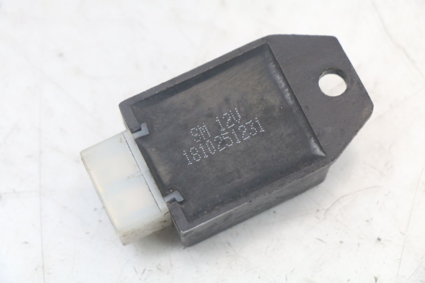 photo de REGULATOR ŁADOWANIA JM MOTORS SANTANA 50 (2014 - 2023) - Inny kąt widzenia