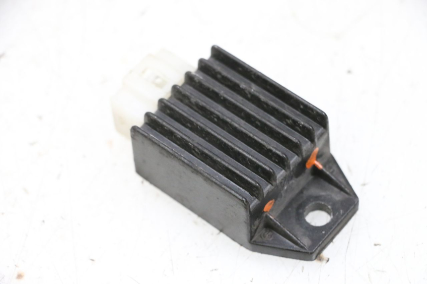 photo de REGULATOR ŁADOWANIA JM MOTORS SANTANA 50 (2014 - 2023) - Inny kąt widzenia