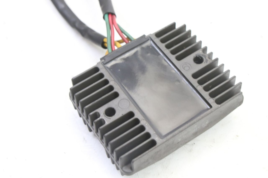 photo de REGULATOR ŁADOWANIA PEUGEOT SATELIS COMPRESSOR K15 125 (2006 - 2009) - Zbliżenie techniczne