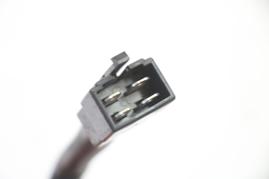 photo de REGULATOR ŁADOWANIA PEUGEOT SATELIS 250 (2006 - 2012) - Zbliżenie techniczne