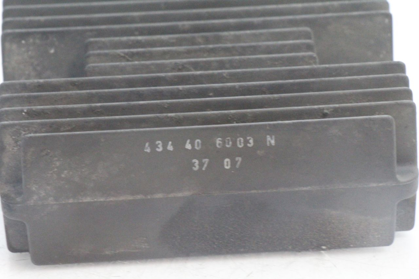 photo de REGULATOR ŁADOWANIA PEUGEOT SATELIS 125 (2006 - 2009) - Zoom stanu zużycia