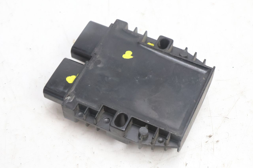 photo de REGULATOR ŁADOWANIA PEUGEOT SATELIS 125 (2013 - 2018) - Zbliżenie techniczne