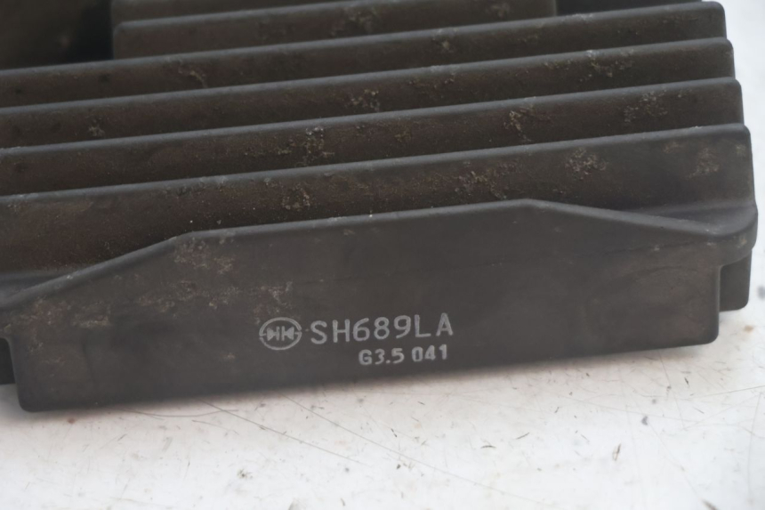 photo de REGULATOR ŁADOWANIA PEUGEOT SATELIS 125 (2013 - 2018) - Zoom stanu zużycia