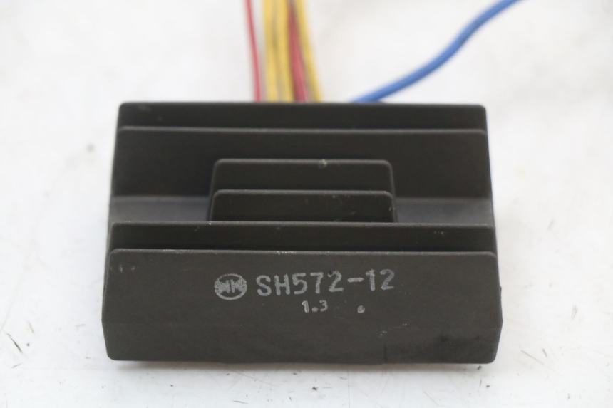 photo de REGULATOR ŁADOWANIA APRILIA SCARABEO GT 125 (1999 - 2007) - Inny kąt widzenia