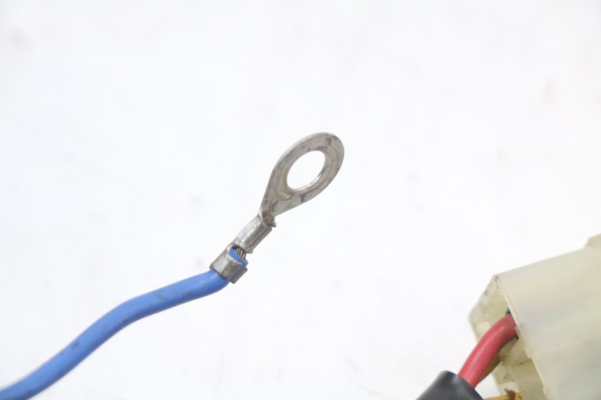 photo de REGULATOR ŁADOWANIA APRILIA SCARABEO GT 125 (1999 - 2007) - Zbliżenie techniczne