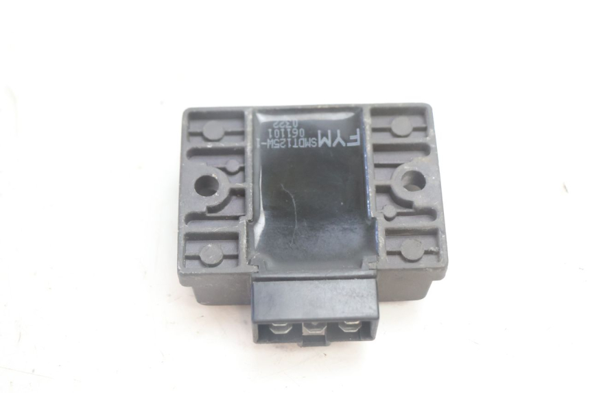 photo de REGULATOR ŁADOWANIA FYM SCOOTERONE 125 (2006 - 2008) - Inny kąt widzenia
