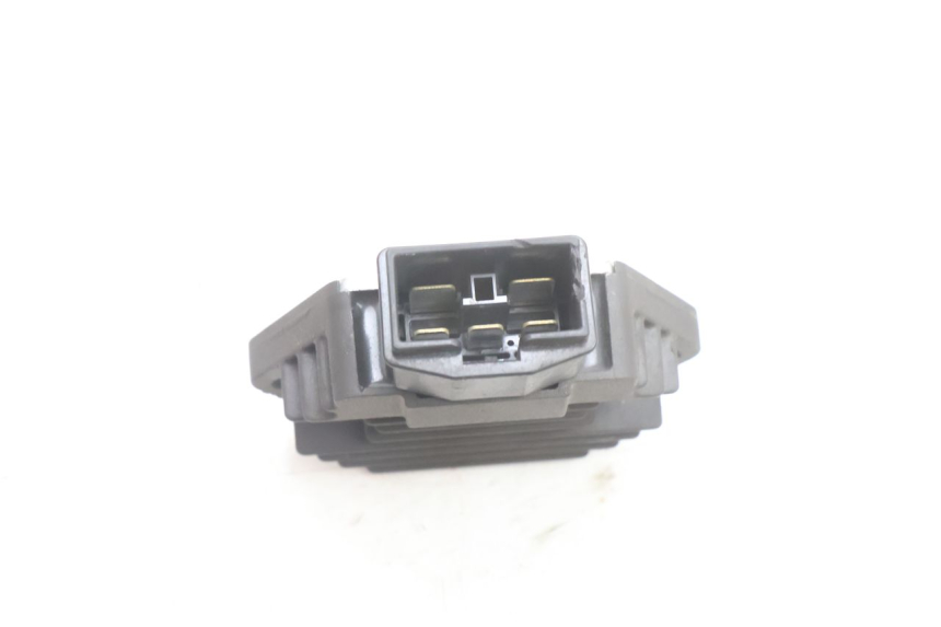 photo de REGULATOR ŁADOWANIA HONDA SH 125 (2001 - 2003) - Inny kąt widzenia
