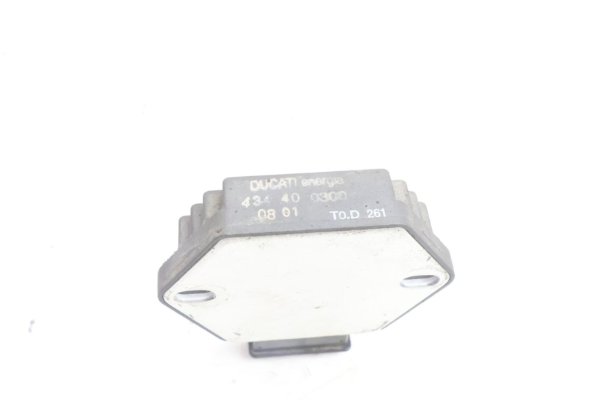 photo de REGULATOR ŁADOWANIA HONDA SH 125 (2001 - 2003) - Zbliżenie techniczne