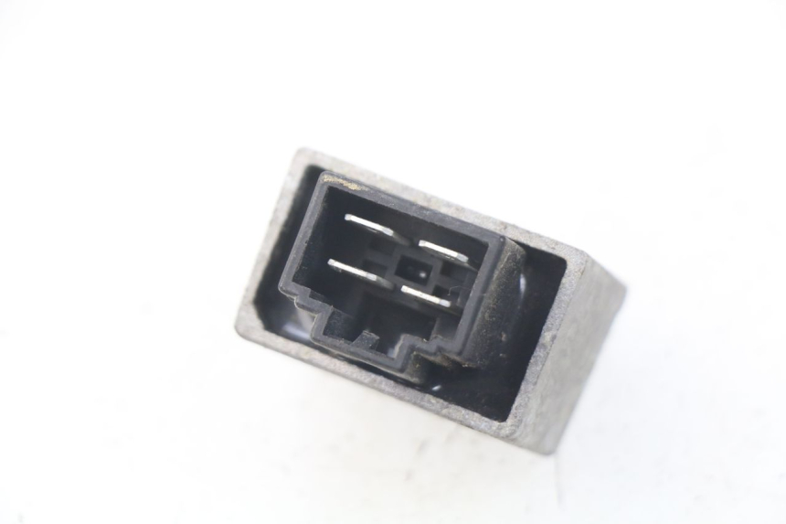photo de REGULATOR ŁADOWANIA HONDA SJ BALI 50 (1996 - 1999) - Szczegół części