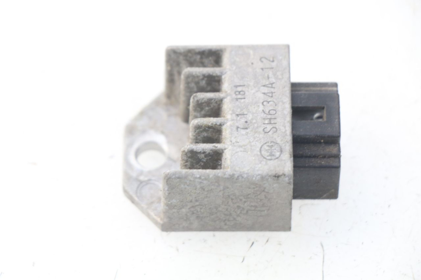 photo de REGULATOR ŁADOWANIA HONDA SJ BALI 50 (1996 - 1999) - Inny kąt widzenia