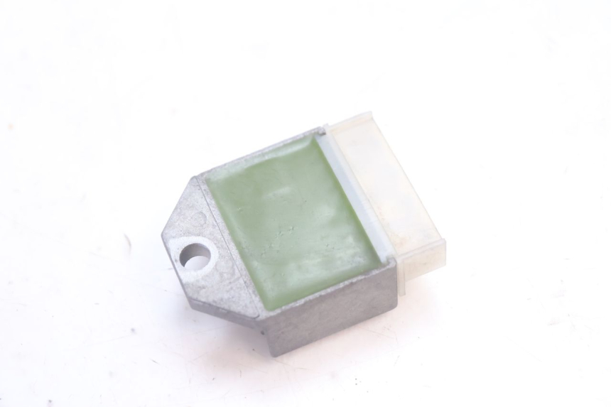 photo de REGULATOR ŁADOWANIA YAMAHA SLIDER 50 (1999 - 2004) - Inny kąt widzenia