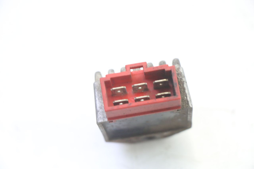 photo de REGULATOR ŁADOWANIA GILERA SMT SUPERMOTARD 50 (2009 - 2017) - Inny kąt widzenia