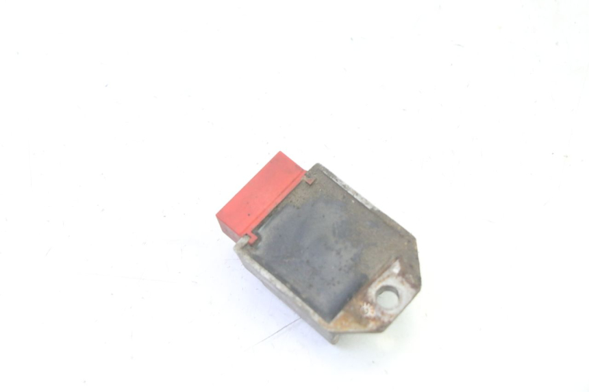 photo de REGULATOR ŁADOWANIA GILERA SMT SUPERMOTARD 50 (2009 - 2017) - Zbliżenie techniczne