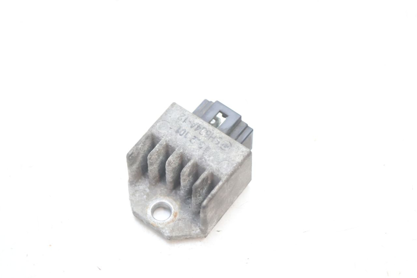 photo de REGULATOR ŁADOWANIA PEUGEOT SPEEDFIGHT 2 AC 50 (2000 - 2009) - Szczegół części