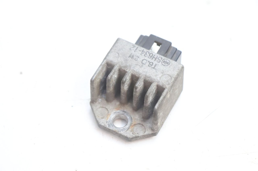 photo de REGULATOR ŁADOWANIA PEUGEOT SPEEDFIGHT 2 AC 50 (2000 - 2009) - Szczegół części