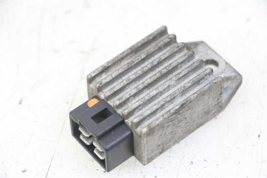 photo de REGULATOR ŁADOWANIA PEUGEOT SPEEDFIGHT 2 LC 50 (2000 - 2009) - Widok główny