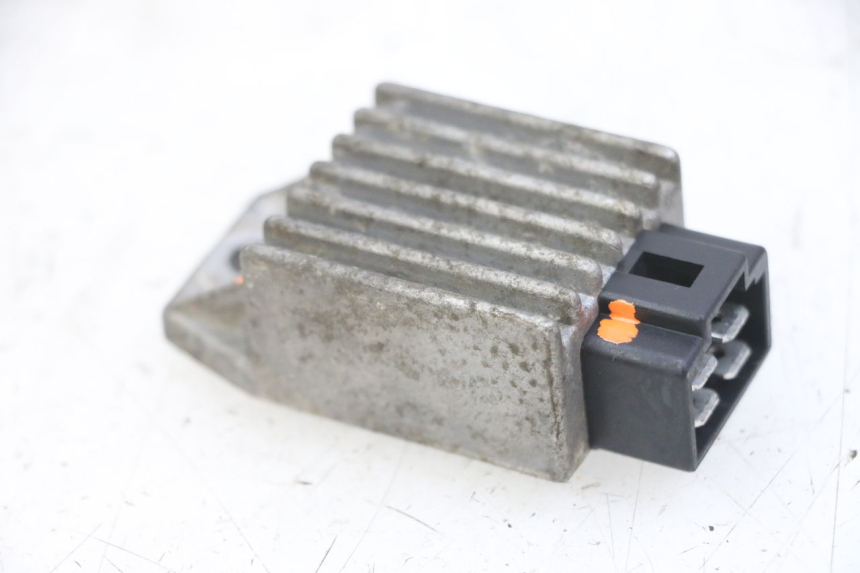 photo de REGULATOR ŁADOWANIA PEUGEOT SPEEDFIGHT 2 LC 50 (2000 - 2009) - Inny kąt widzenia