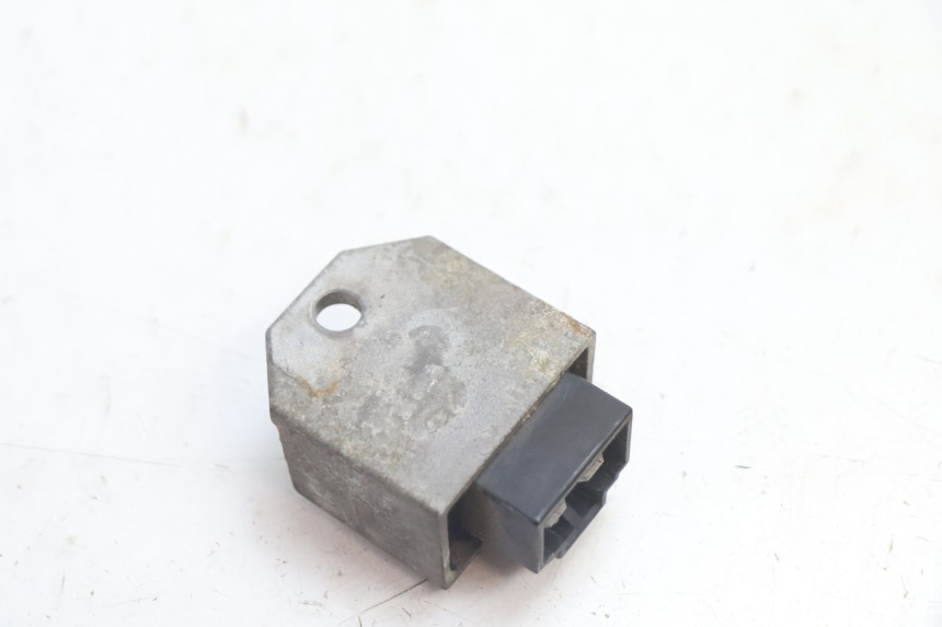 photo de REGULATOR ŁADOWANIA PEUGEOT SPEEDFIGHT LC 50 (1996 - 2002) - Zoom stanu zużycia