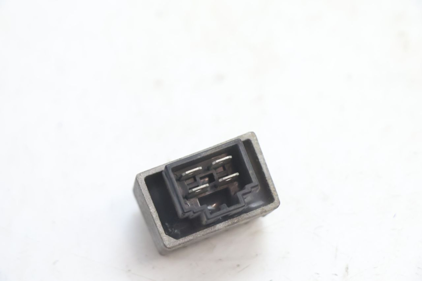 photo de REGULATOR ŁADOWANIA PEUGEOT SPEEDFIGHT LC 50 (1996 - 2002) - Inny kąt widzenia