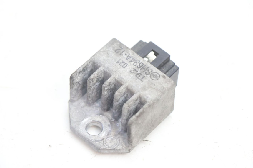 photo de REGULATOR ŁADOWANIA PEUGEOT SPEEDFIGHT LC 50 (1996 - 2002) - Szczegół części