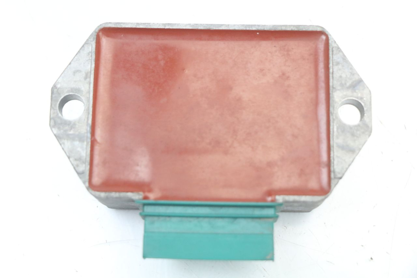 photo de REGULATOR ŁADOWANIA APRILIA SR CARB LC 2T 50 (2004 - 2012) - Zbliżenie techniczne