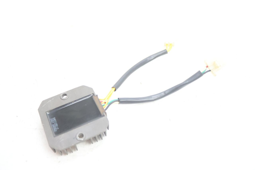 photo de REGULATOR ŁADOWANIA RAZZO STEED 125 (2012 - 2018) - Zbliżenie techniczne