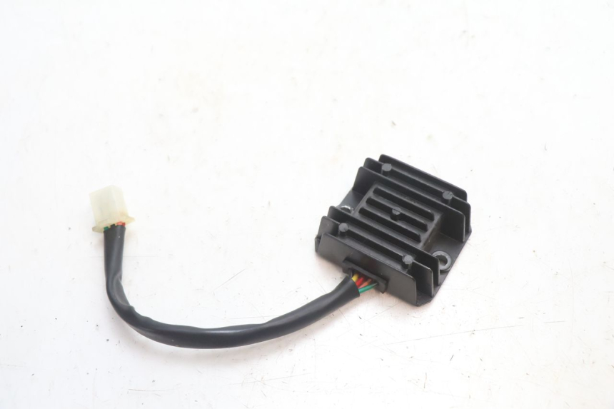 photo de REGULATOR ŁADOWANIA YAMASAKI STREET 50 (2013 - 2018) - Zoom stanu zużycia