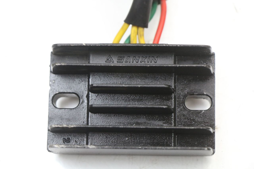 photo de REGULATOR ŁADOWANIA PEUGEOT STREETZONE I 2T 50 (2018 - 2020) - Szczegół części