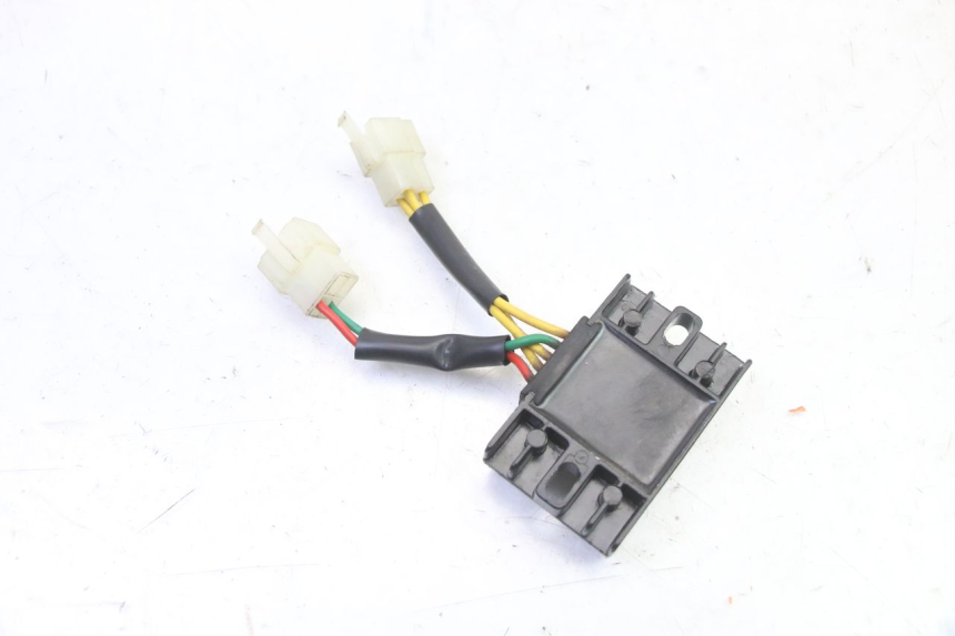 photo de REGULATOR ŁADOWANIA PEUGEOT STREETZONE I 2T 50 (2018 - 2020) - Inny kąt widzenia