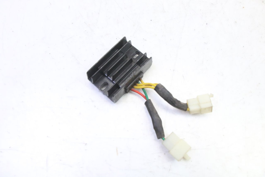 photo de REGULATOR ŁADOWANIA PEUGEOT STREETZONE I NAKED 2T 50 (2018 - 2020) - Zoom stanu zużycia